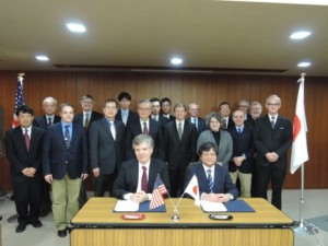 Confirming 38 years of cooperation: the US-Japan Joint Committee for High-Energy Physics. Image: KEK