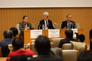Tatsuya Nakada, Geoffrey Taylor and Masanori Yamauchi during the press briefing. Image: KEK